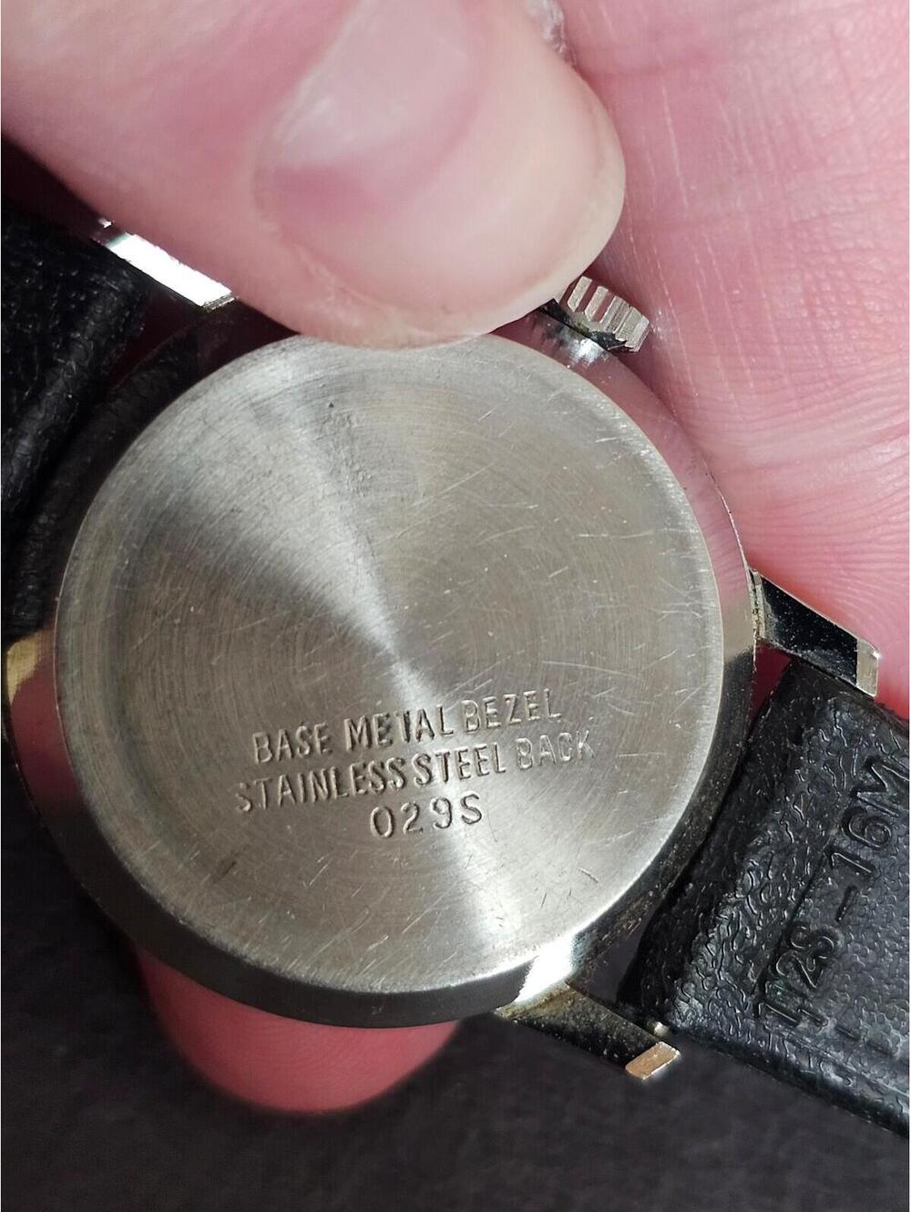 Vintage Bradley Mickey Mouse Watch (needs battery) - Picture 4 of 4